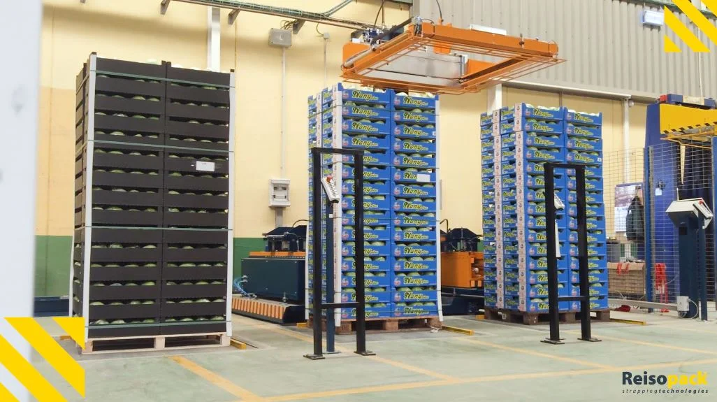 Reisopack 2915 Corner Applicator Multi-Station Pallet Strapping Machine